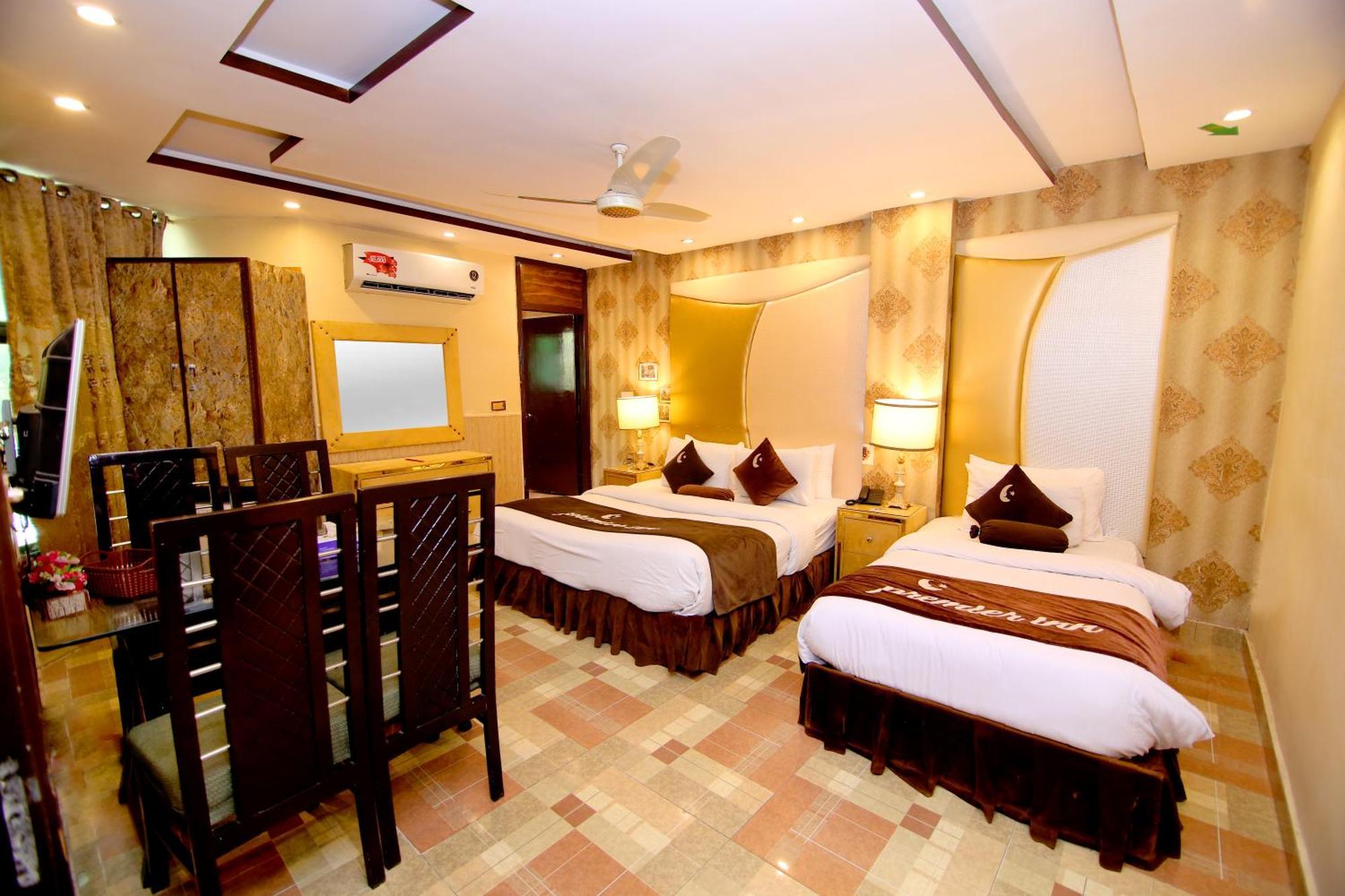 Premier Inn Gulberg Lahore Exterior foto