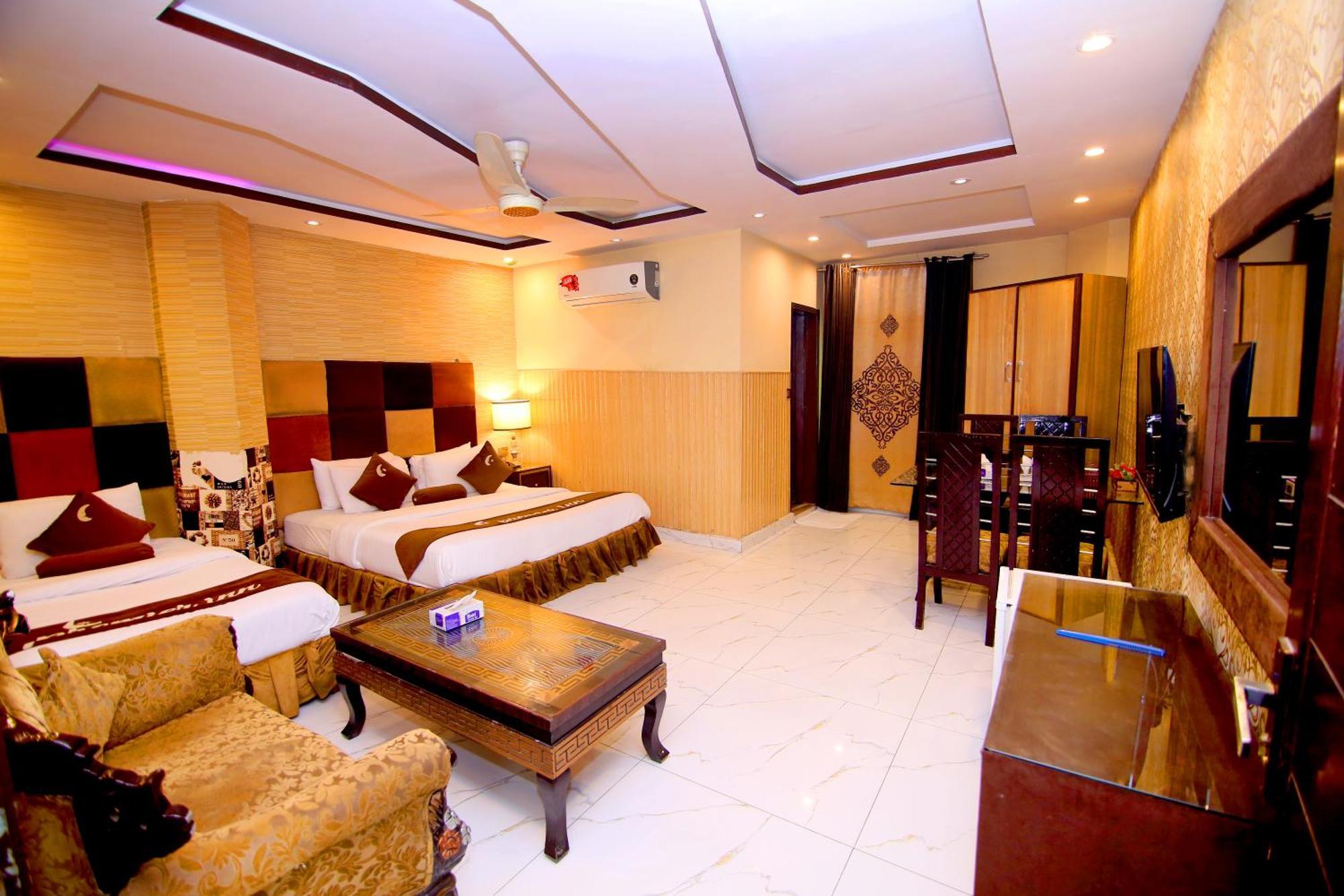 Premier Inn Gulberg Lahore Exterior foto