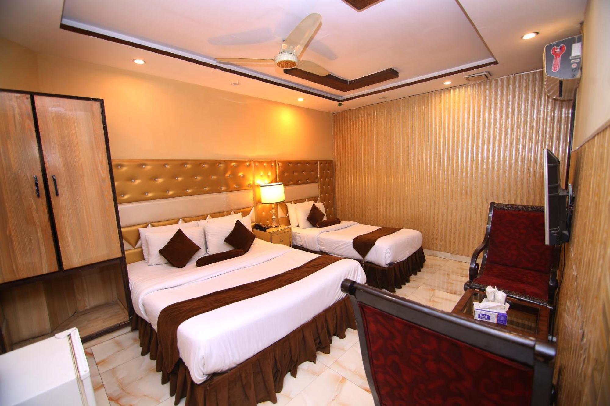 Premier Inn Gulberg Lahore Exterior foto