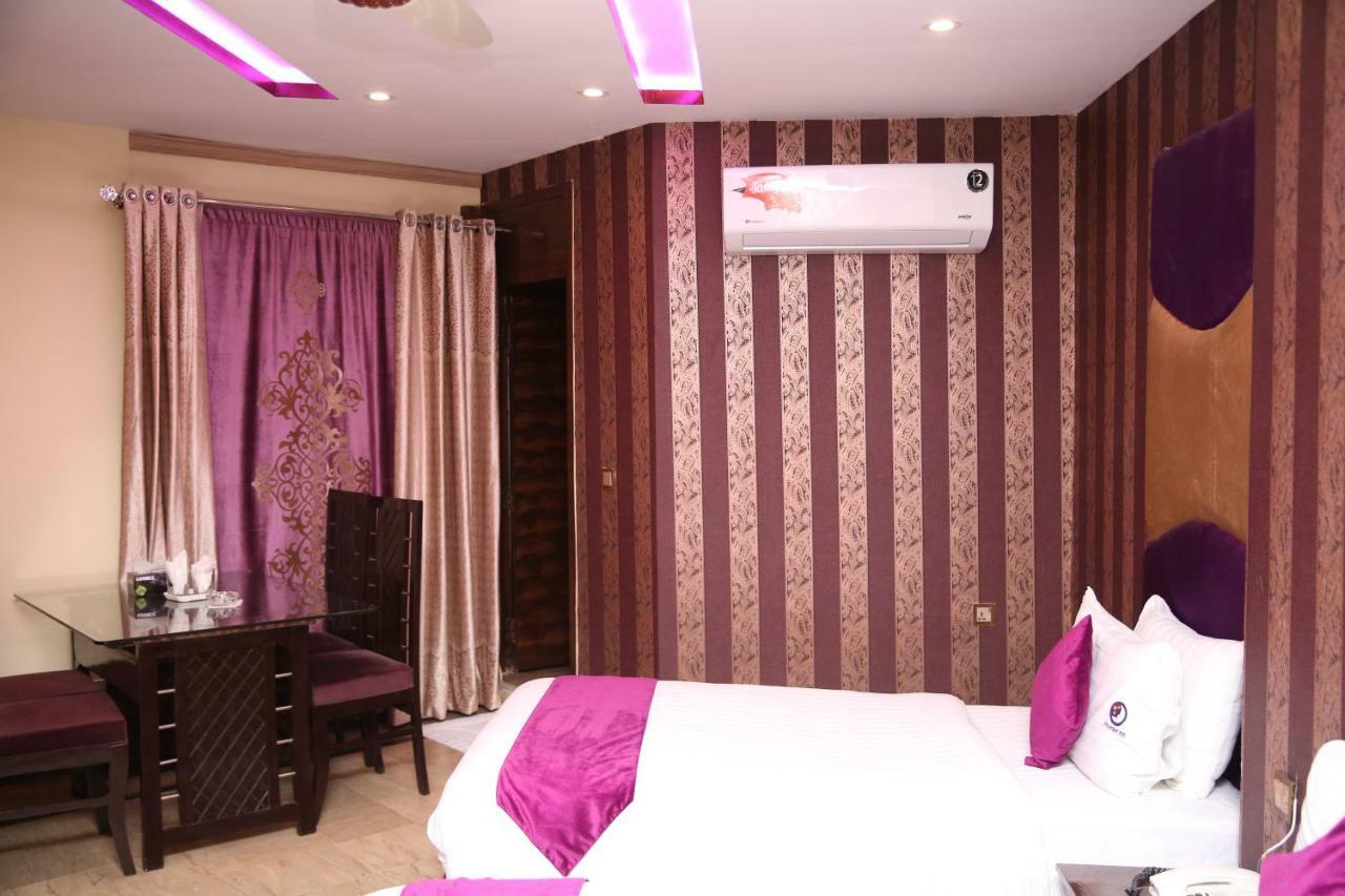 Premier Inn Gulberg Lahore Exterior foto
