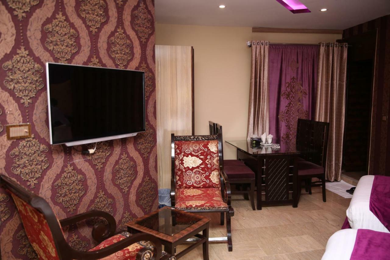 Premier Inn Gulberg Lahore Exterior foto