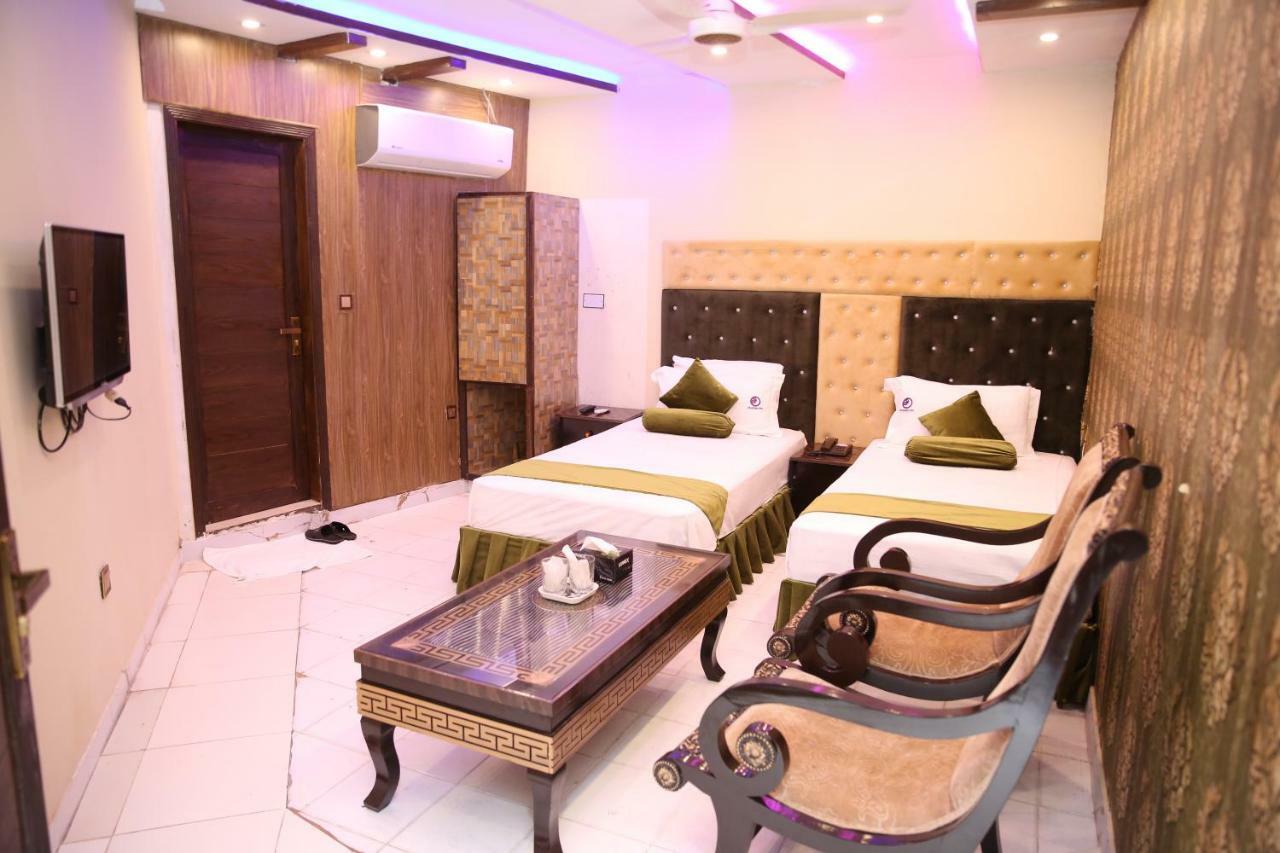 Premier Inn Gulberg Lahore Exterior foto
