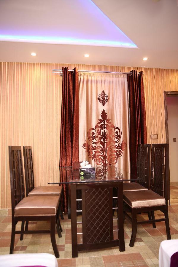 Premier Inn Gulberg Lahore Exterior foto