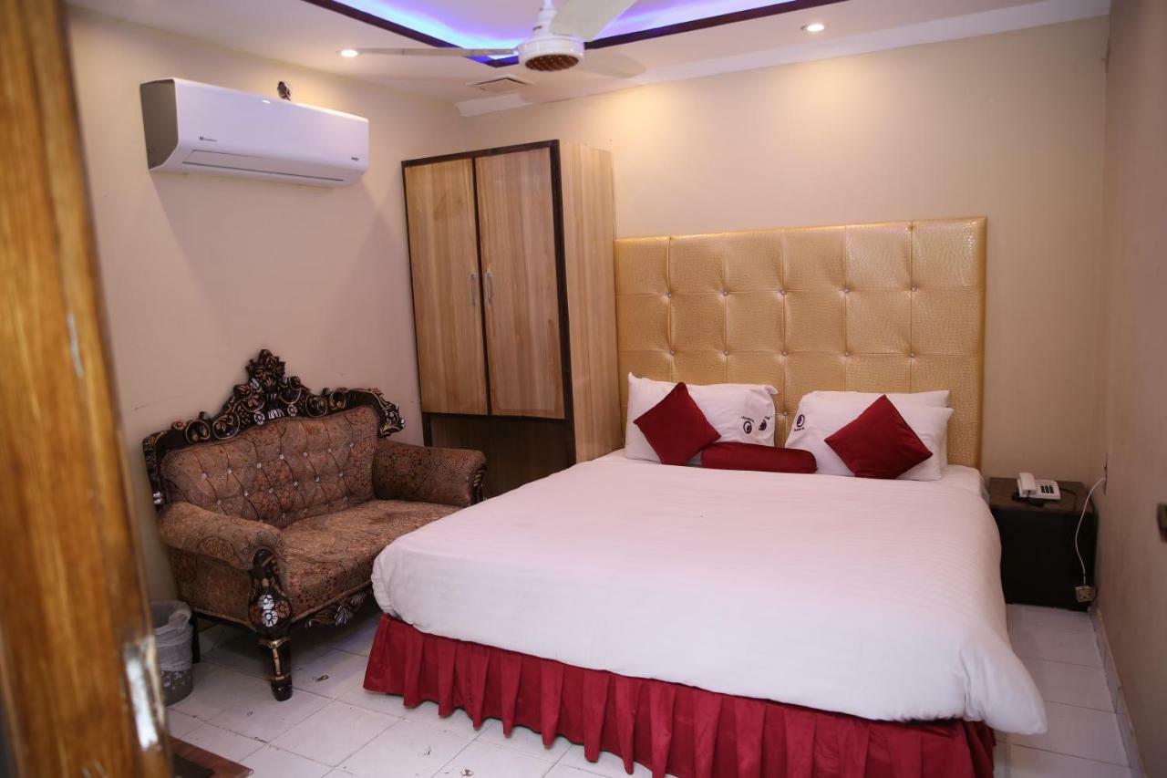 Premier Inn Gulberg Lahore Exterior foto