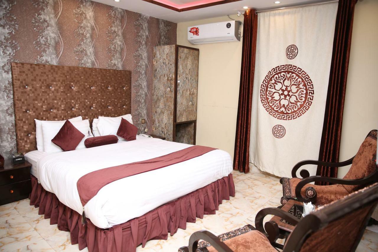 Premier Inn Gulberg Lahore Exterior foto