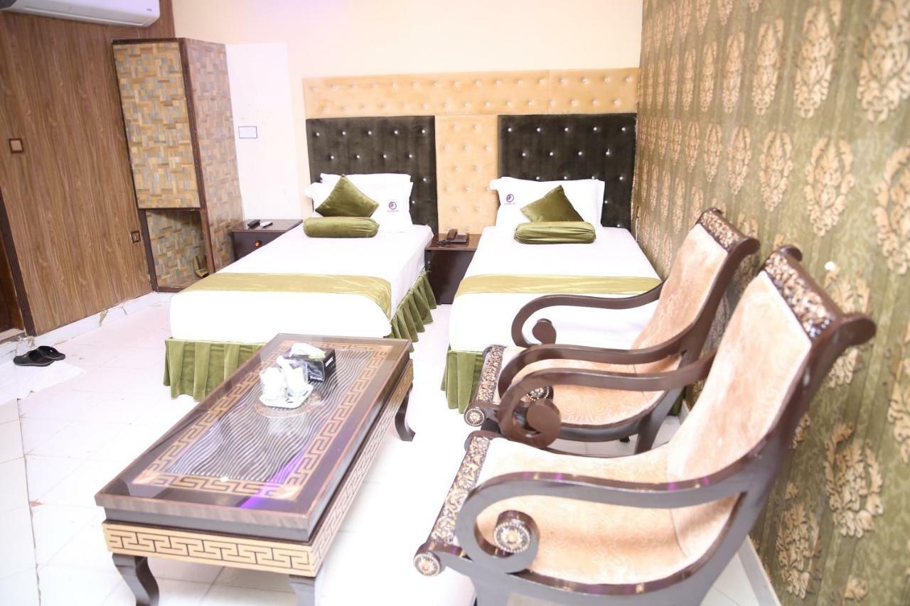 Premier Inn Gulberg Lahore Exterior foto