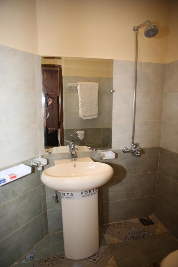 Premier Inn Gulberg Lahore Exterior foto